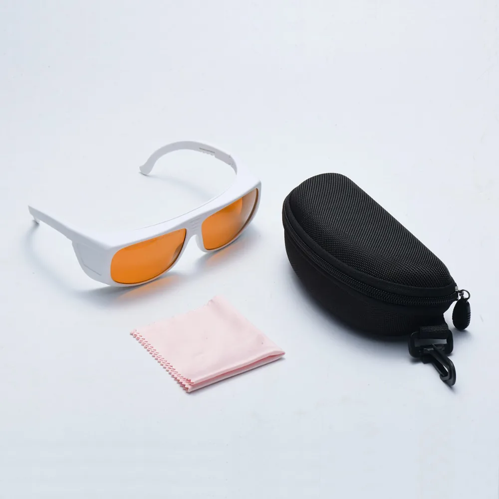 The OVIO kit with orange lenses: glasses, black hard zip case and pink microfibre cloth
