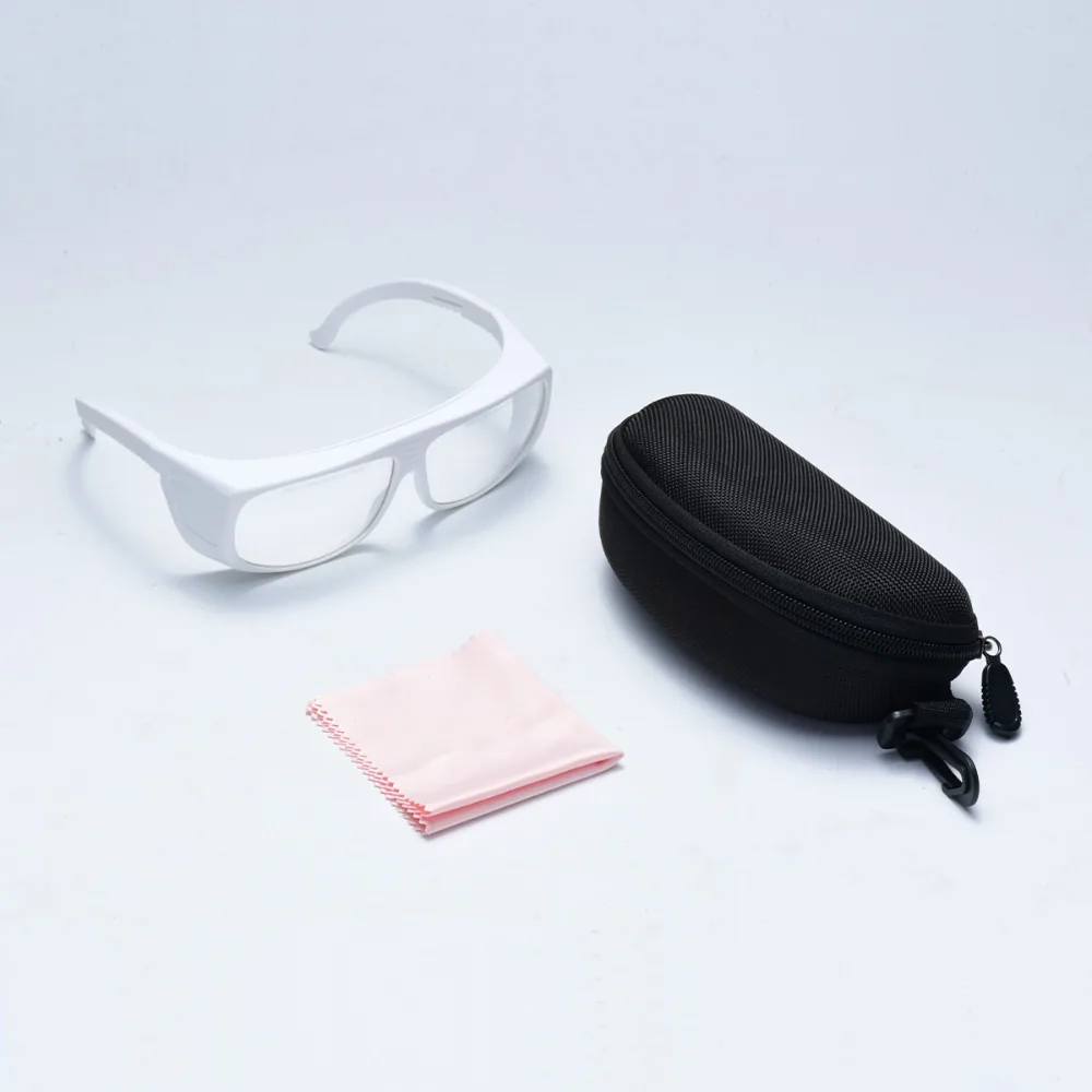 The OVIO kit with clear lenses: glasses, black hard zip case and pink microfibre cloth
