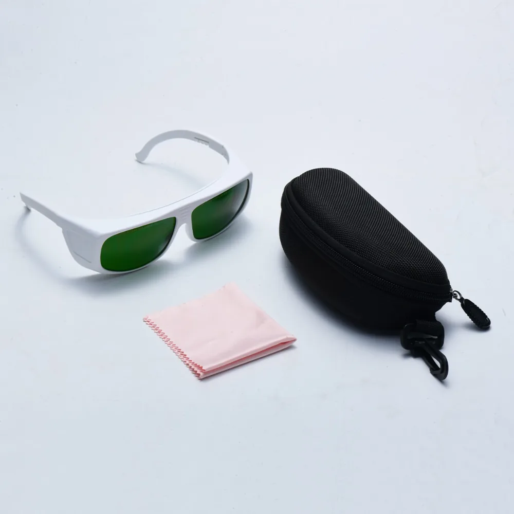 The OVIO kit with dark green lenses: glasses, black hard zip case and pink microfibre cloth